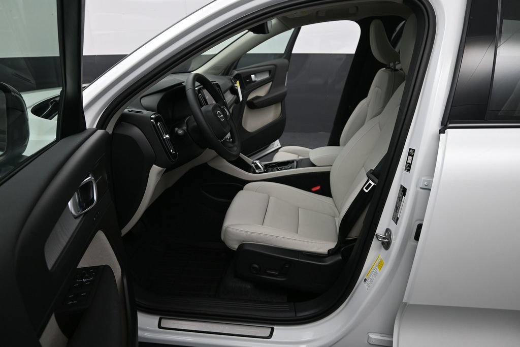 New 2026 Volvo XC40 B5 Ultra w/ Protection Package Premier AWD/4WD image 10