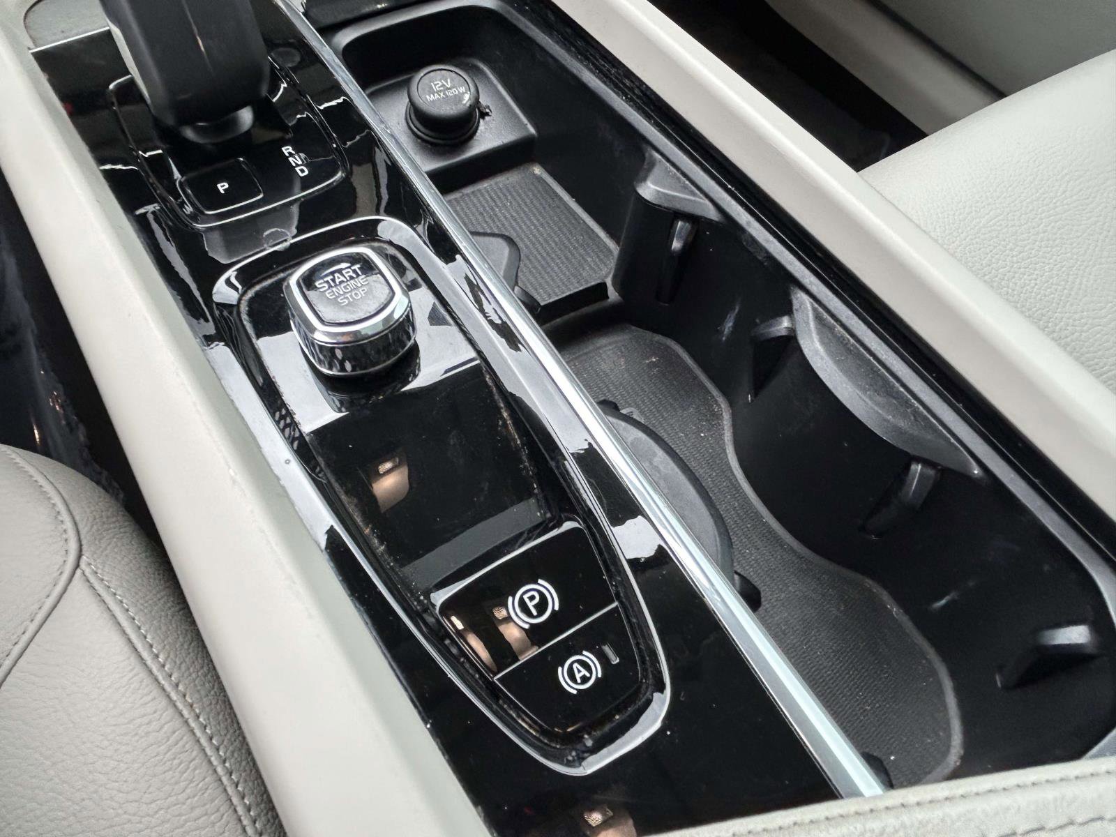 Certified 2024 Volvo XC60 B5 Plus w/ Climate Package image 30