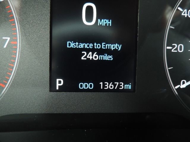 Used 2024 Toyota Corolla Cross SE image 32