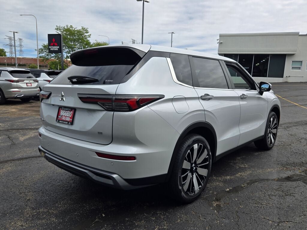 New 2026 Mitsubishi Outlander SE AWD/4WD image 11