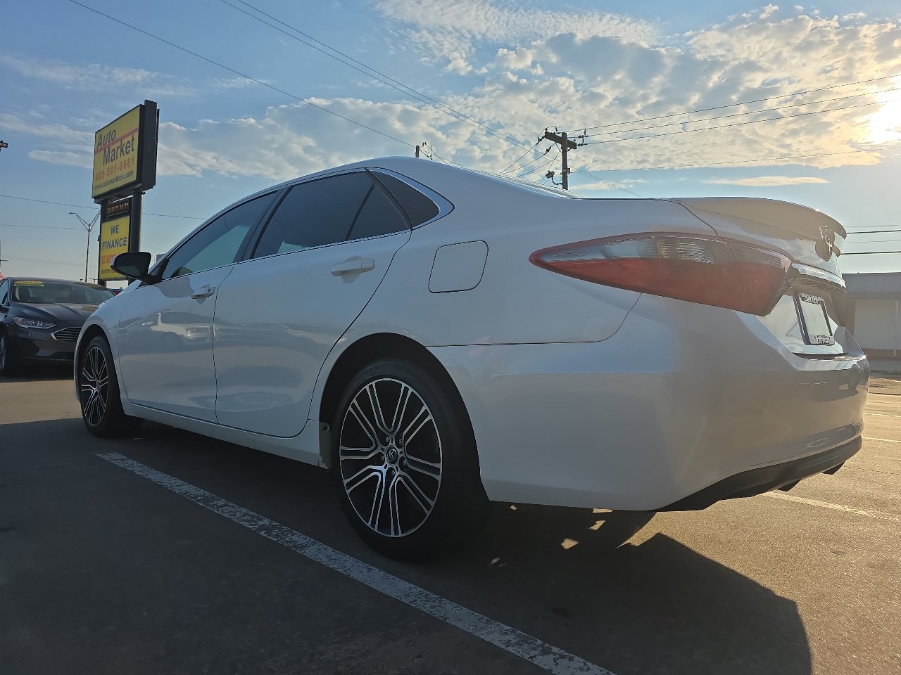 Used 2016 Toyota Camry SE image 7