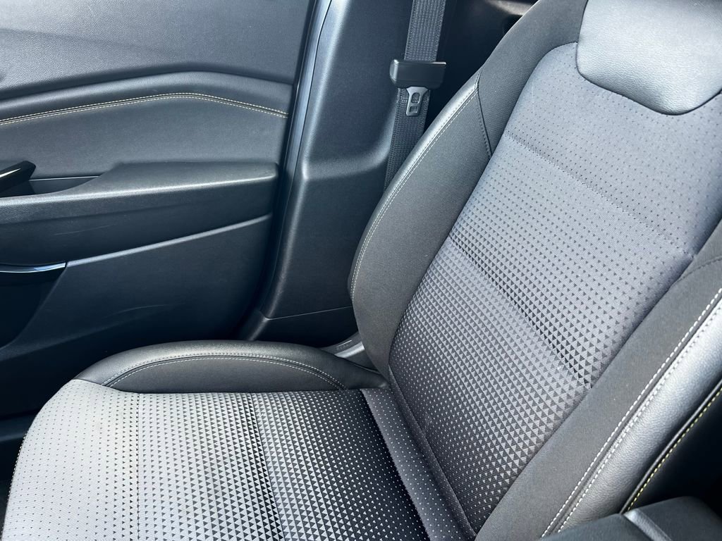 Used 2025 Chevrolet Trax LT image 28