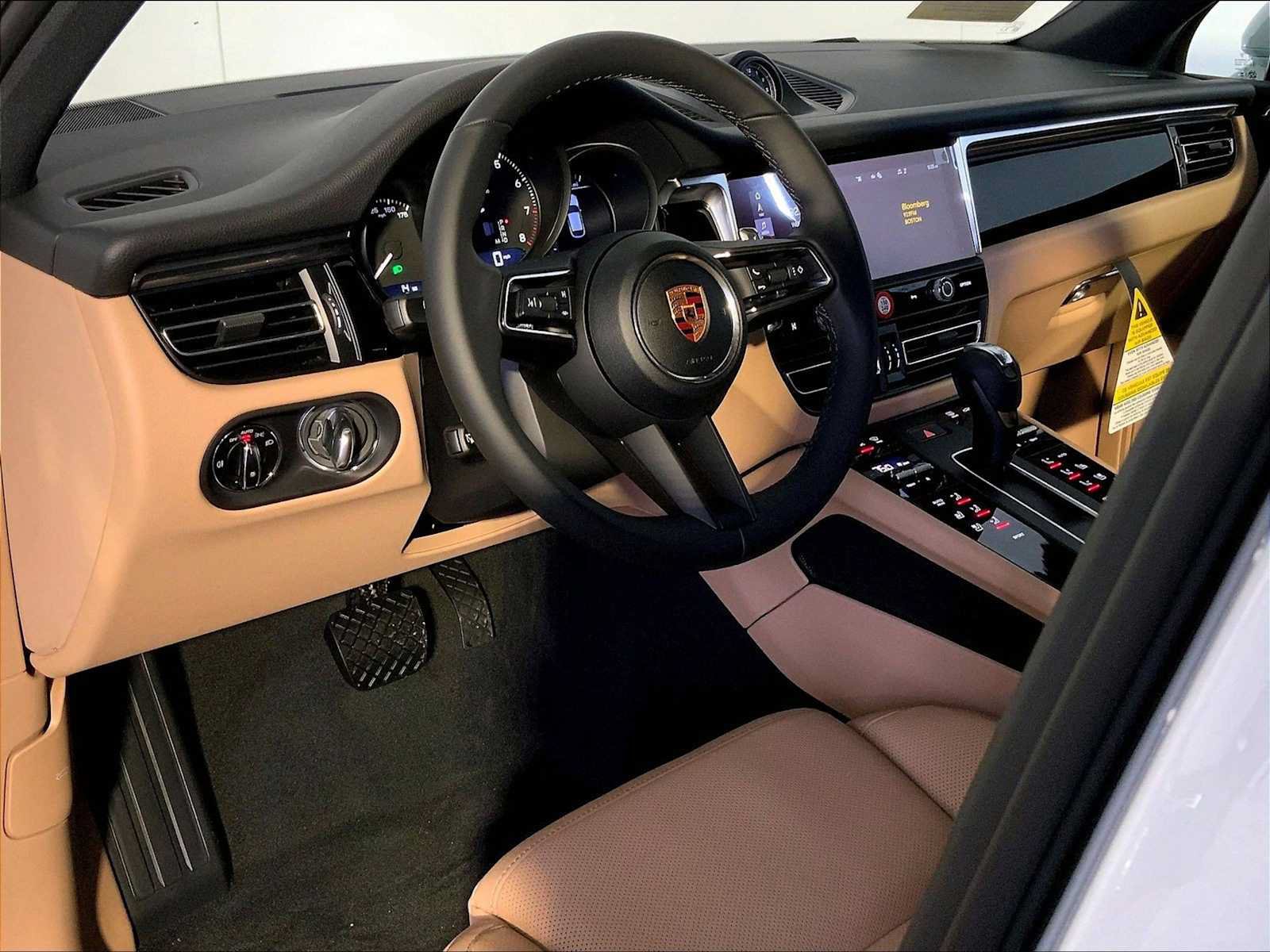 New 2026 Porsche Macan AWD/4WD image 4