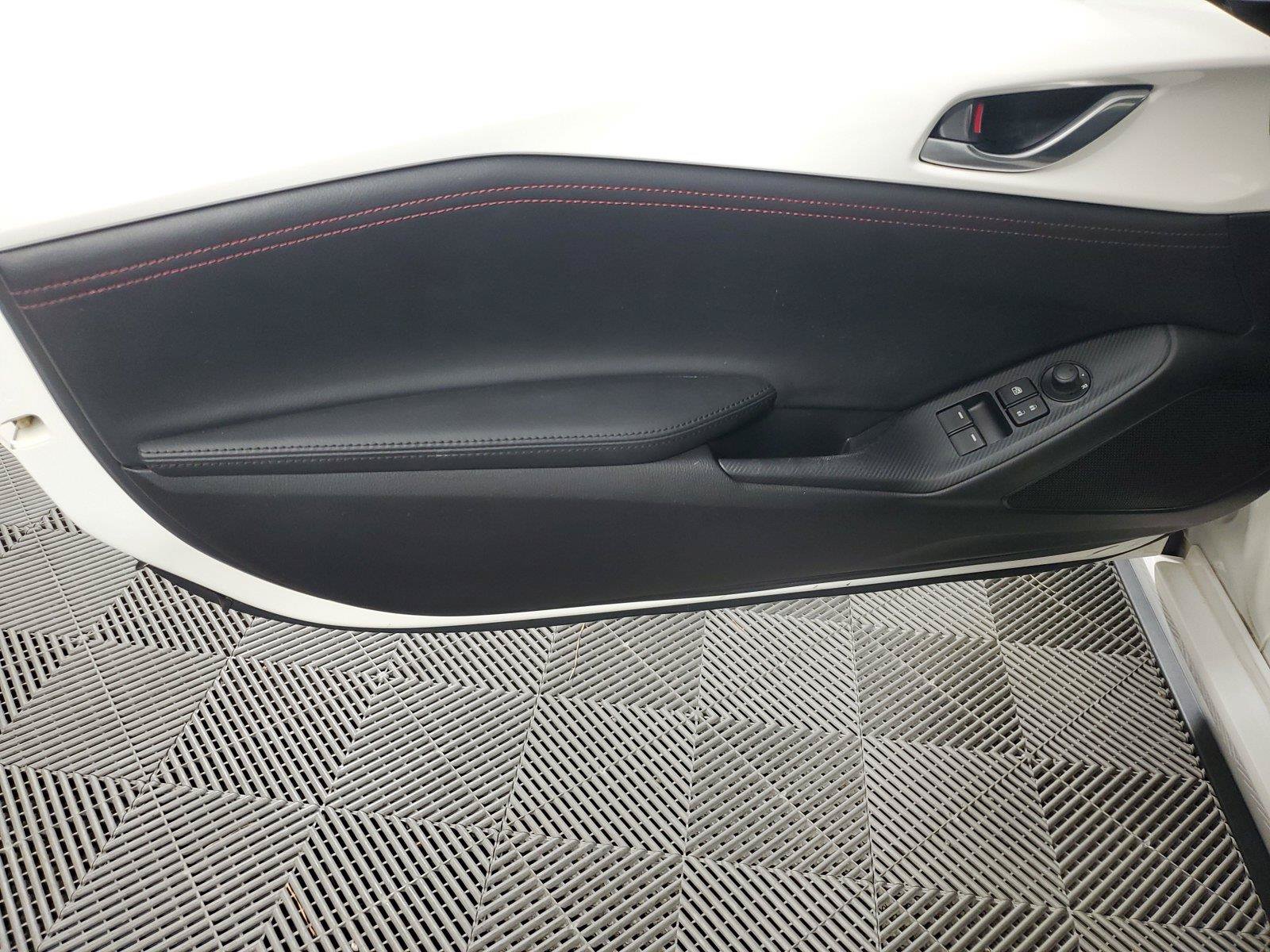Used 2019 MAZDA MX-5 Miata Club RWD image 12