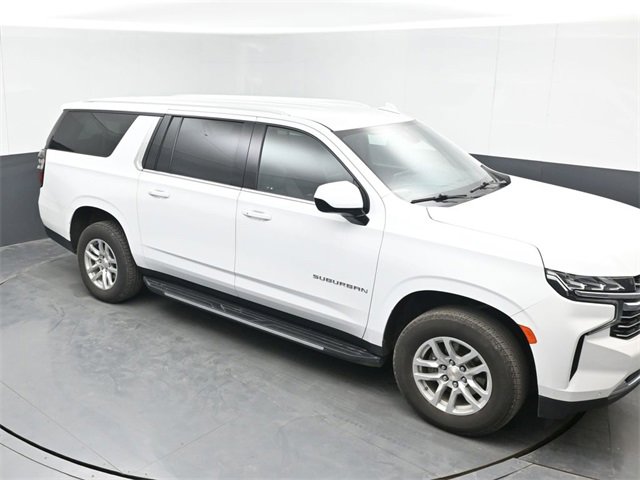 Used 2024 Chevrolet Suburban LT image 2