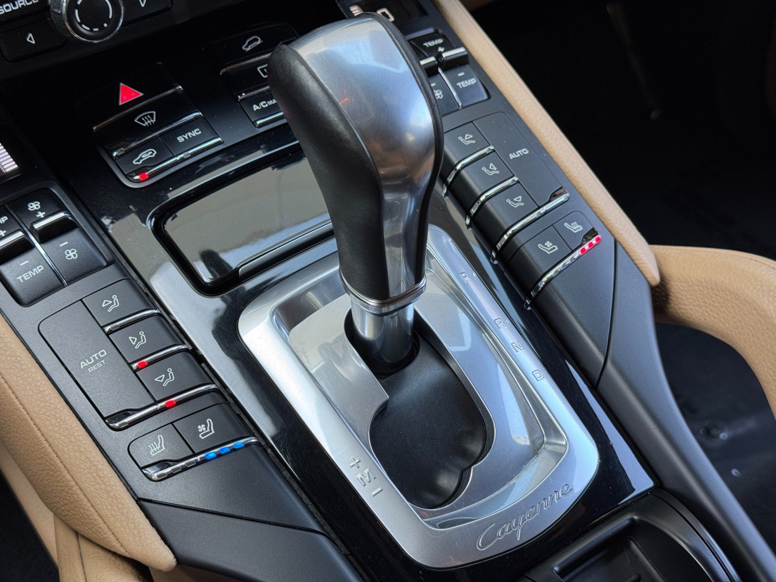Used 2014 Porsche Cayenne Platinum Edition AWD/4WD image 26