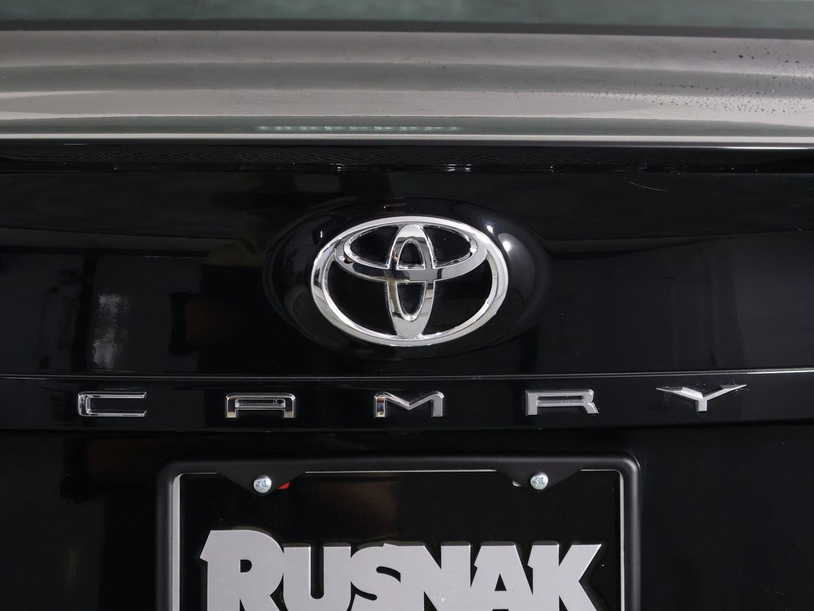 Used 2018 Toyota Camry SE FWD image 19