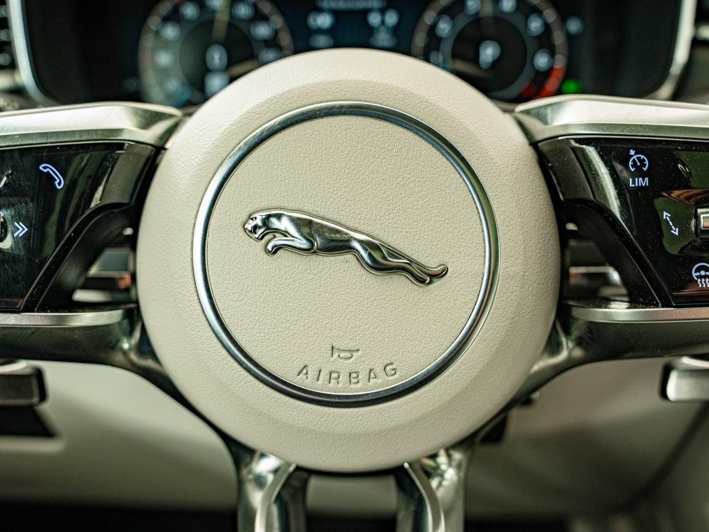 Certified 2025 Jaguar F-PACE R-Dynamic S AWD/4WD image 21