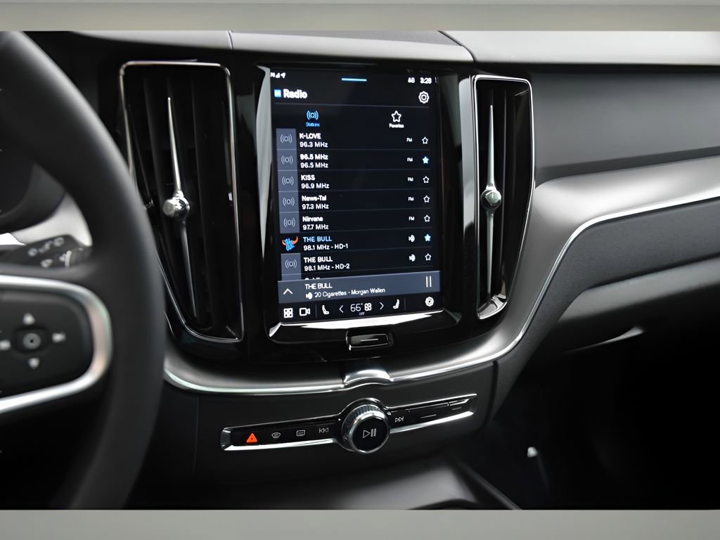 Certified 2025 Volvo XC60 B5 Core image 20