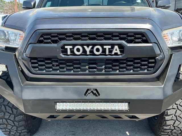 Used 2017 Toyota Tacoma TRD Sport image 32