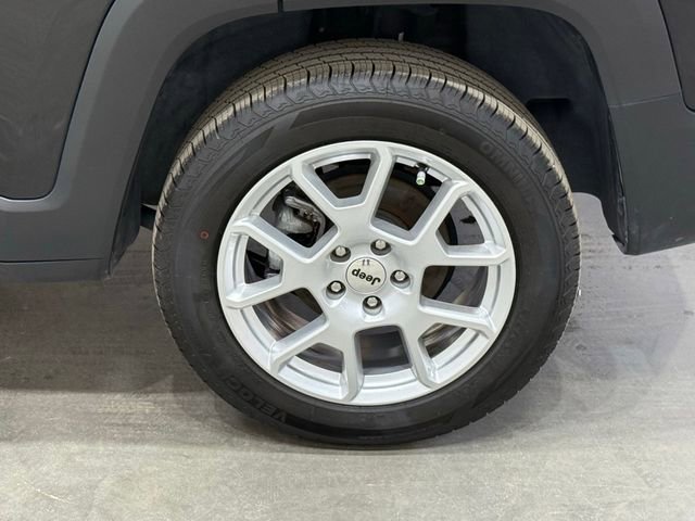 Used 2023 Jeep Renegade Latitude AWD/4WD image 36