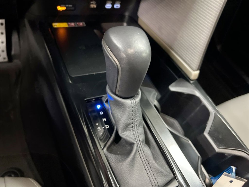 Used 2025 Toyota Camry SE image 16