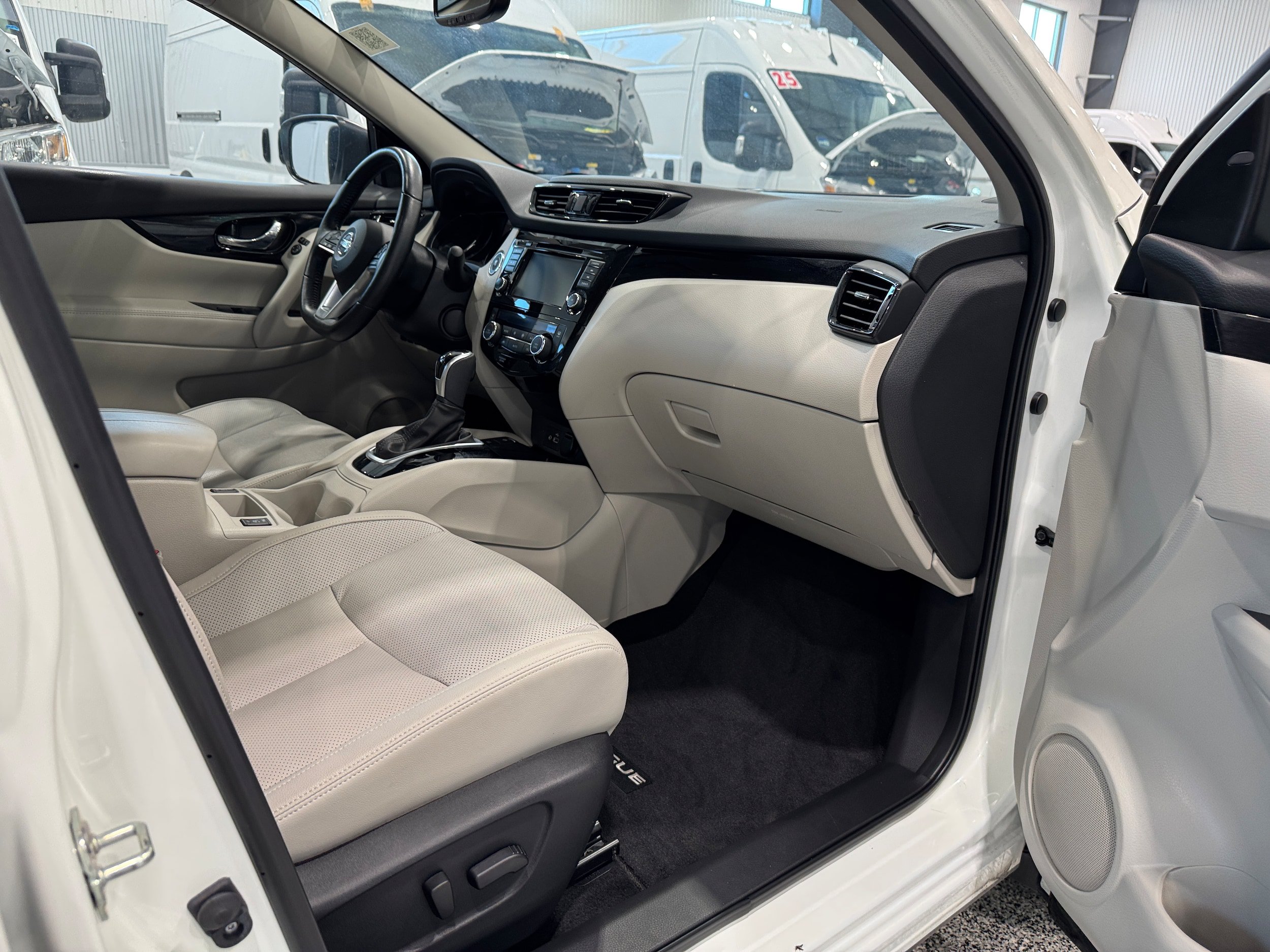 Used 2022 Nissan Rogue Sport SL w/ Premium Package AWD/4WD image 14