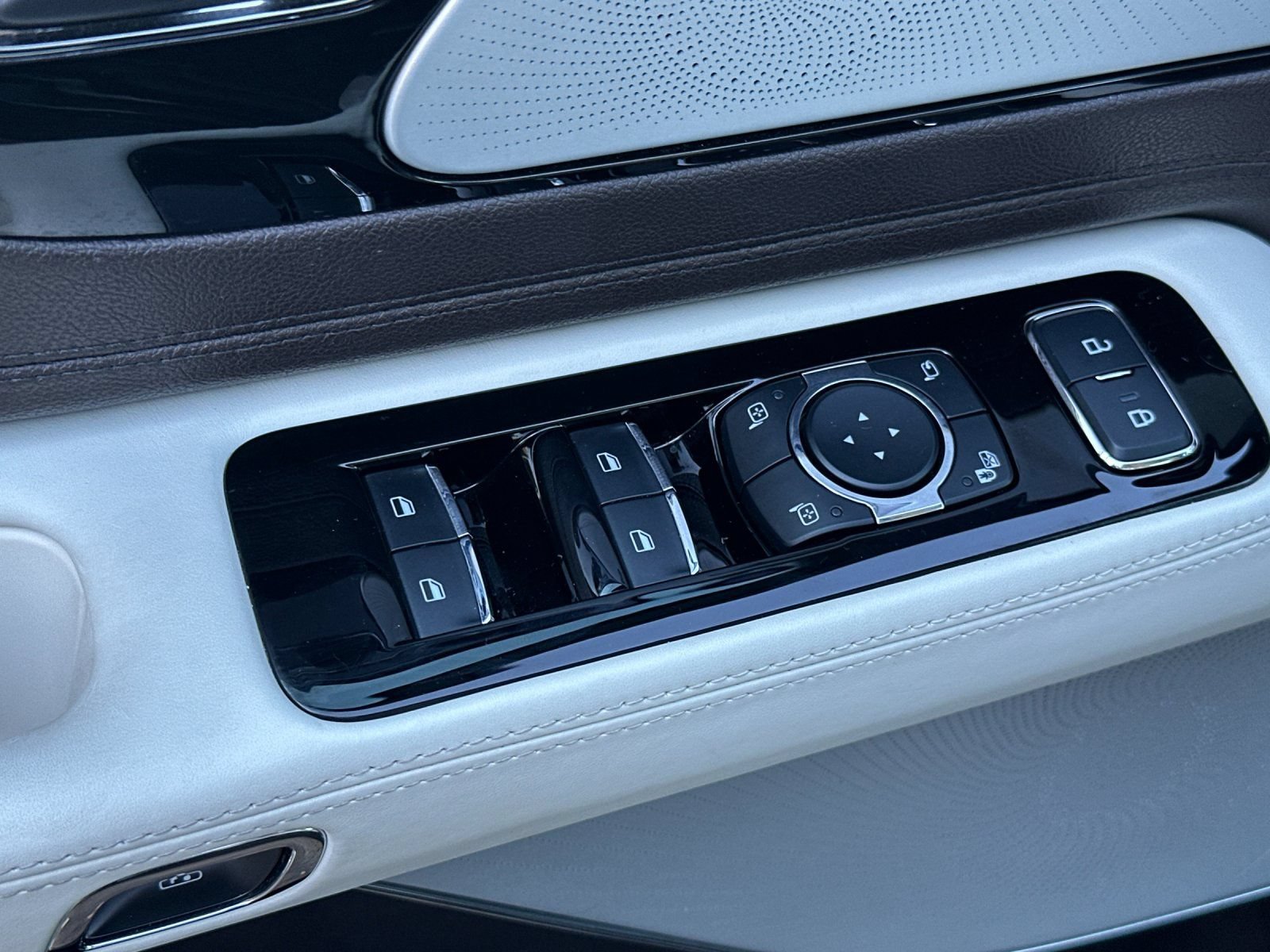 Used 2024 Lincoln Aviator Black Label AWD/4WD image 14