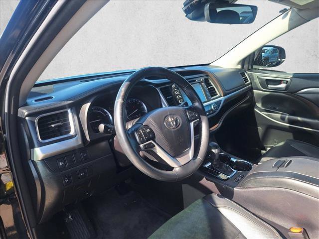 Used 2017 Toyota Highlander Limited AWD/4WD image 9
