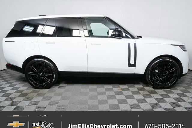 Used 2024 Land Rover Range Rover SE image 2