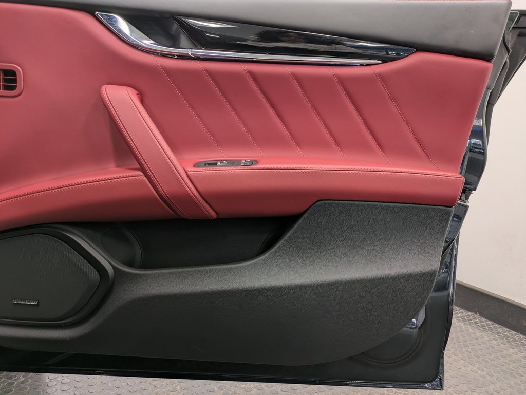 Used 2022 Maserati Quattroporte Modena Q4 image 27