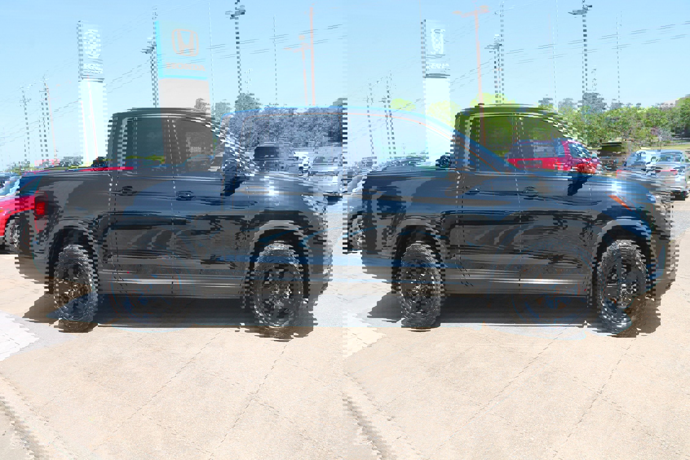 Used 2025 Honda Ridgeline Black Edition image 4