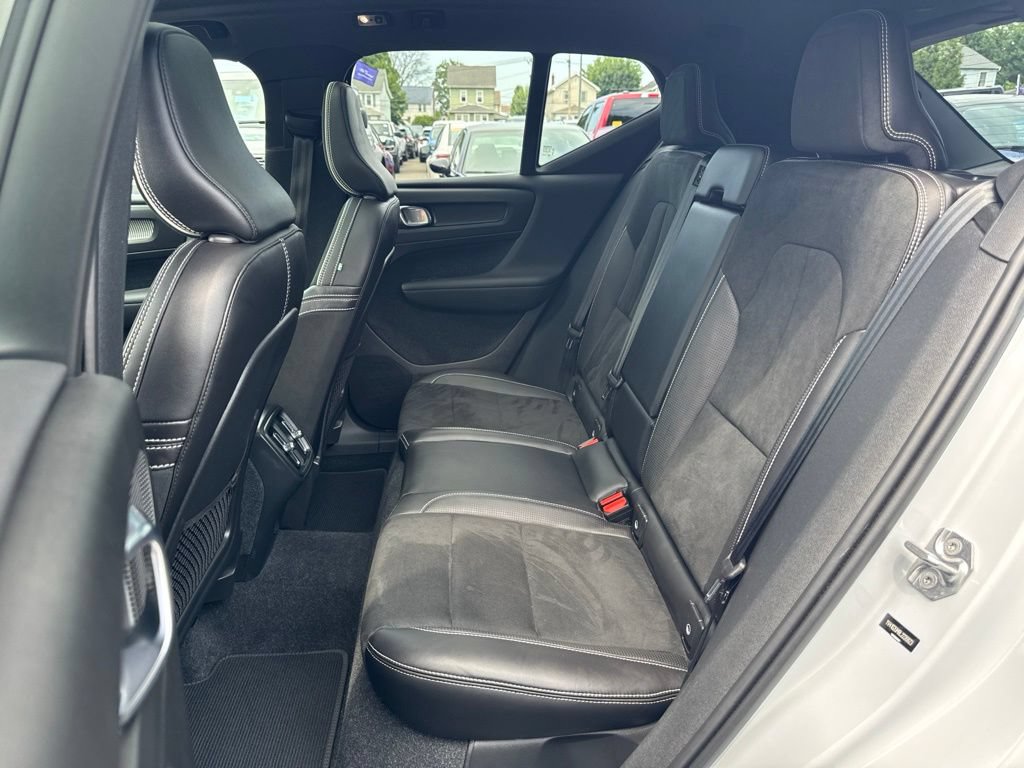 Used 2020 Volvo XC40 T5 R-Design w/ Protection Package AWD/4WD image 14