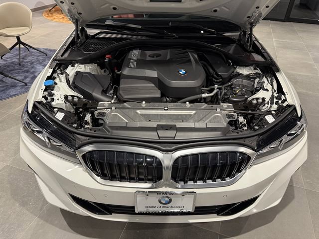 Used 2025 BMW 330i xDrive Sedan w/ M Sport Package AWD/4WD image 26