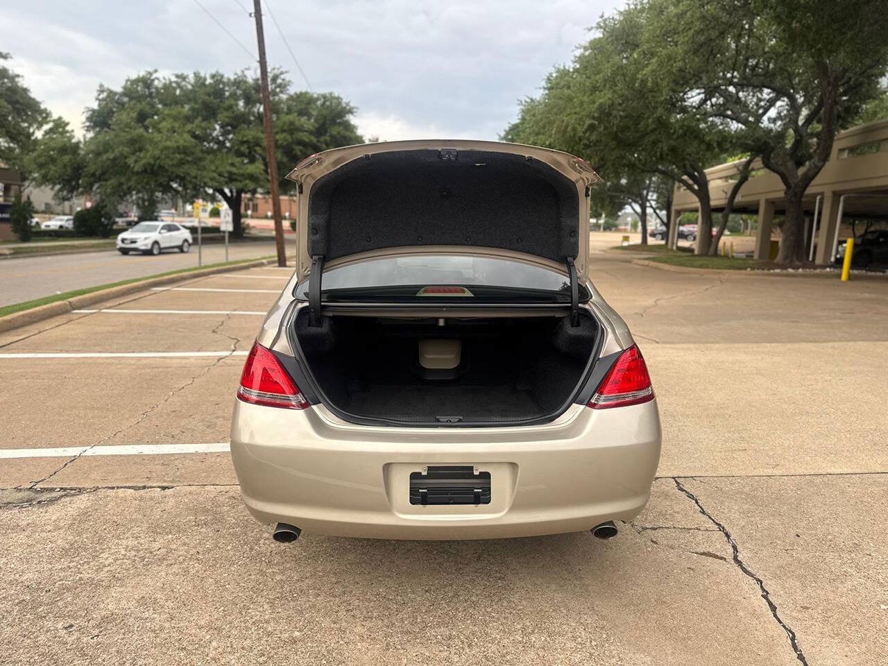 Used 2006 Toyota Avalon XLS FWD image 26