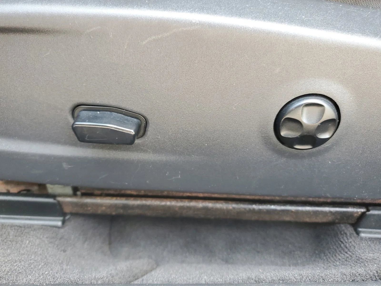 Used 2014 Dodge Challenger R/T image 13