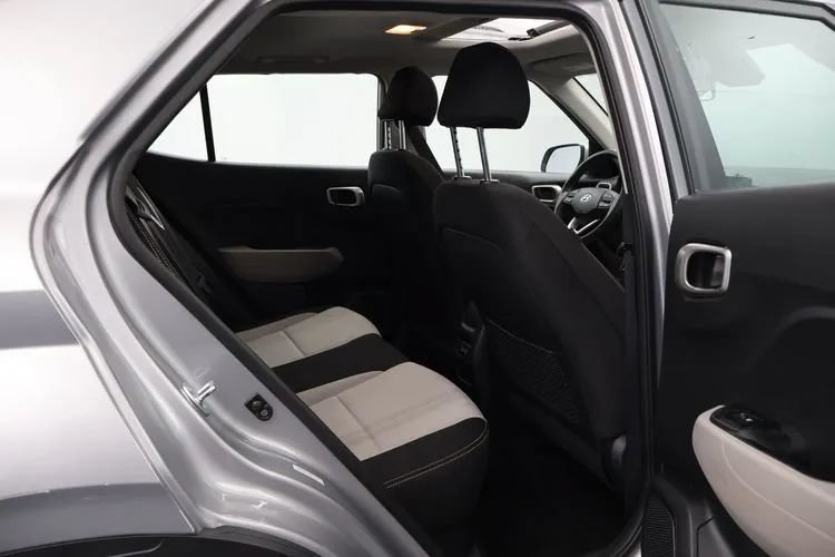Used 2025 Hyundai Venue SEL FWD image 18