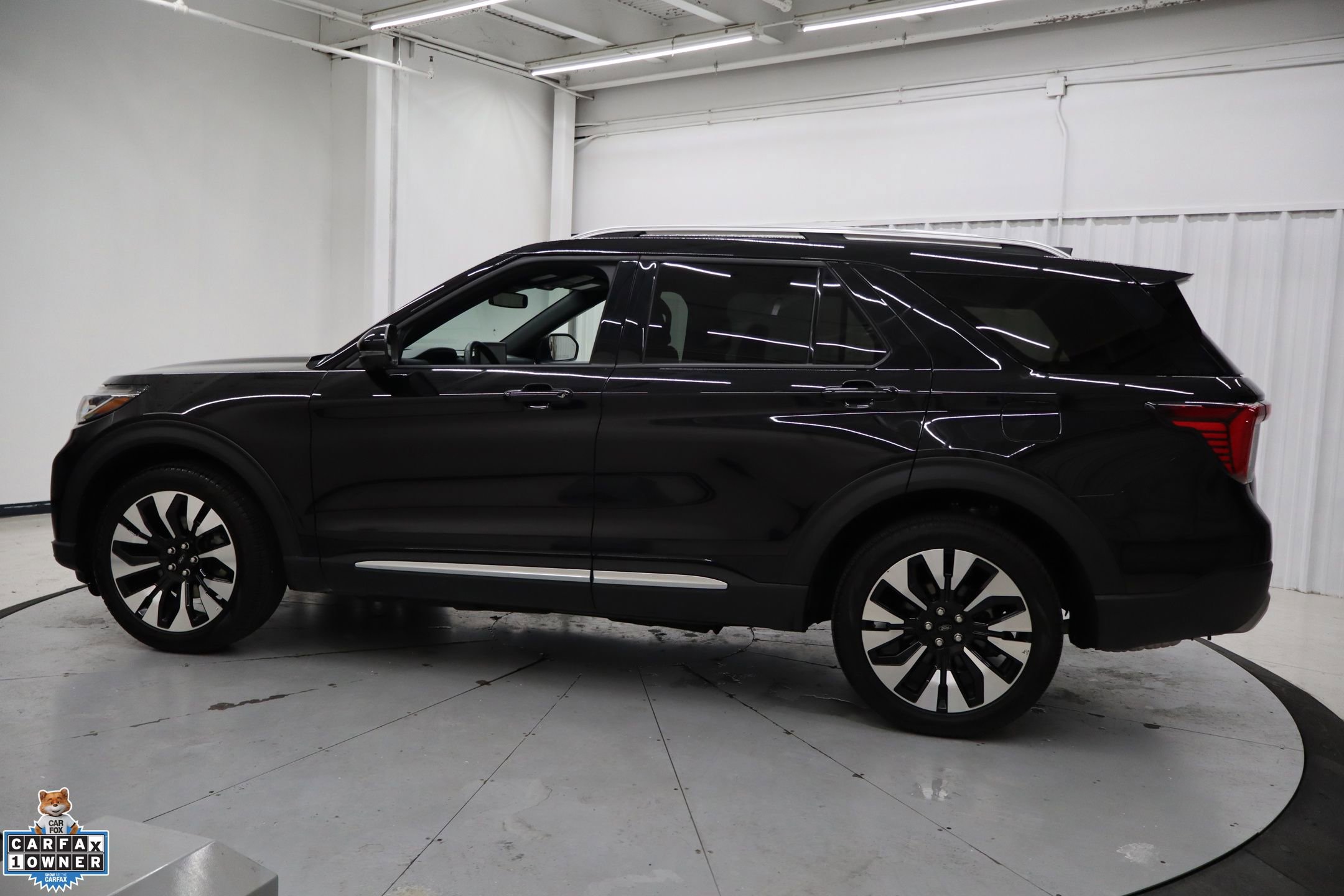 Certified 2025 Ford Explorer Platinum w/ LUX Leather Package image 9