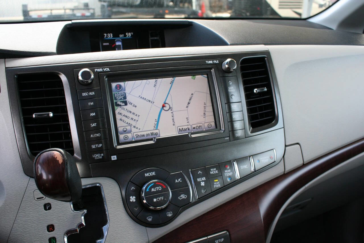 Used 2014 Toyota Sienna XLE image 19