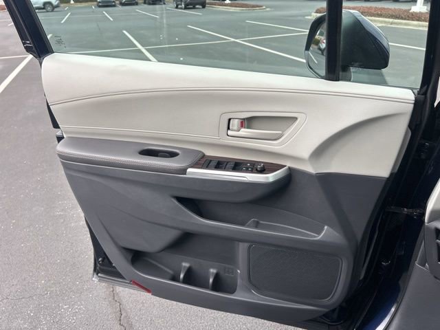 Used 2024 Toyota Sienna LE image 27