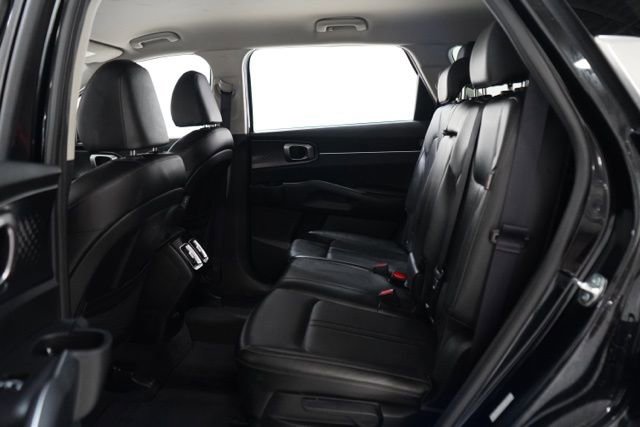 Used 2024 Kia Sorento S image 33