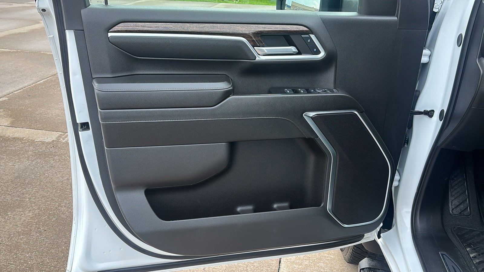 Used 2024 GMC Sierra 3500 SLE w/ SLE Convenience Package image 24