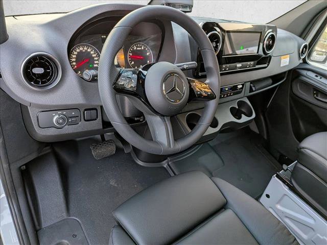 Used 2025 Mercedes-Benz Sprinter 2500 image 7