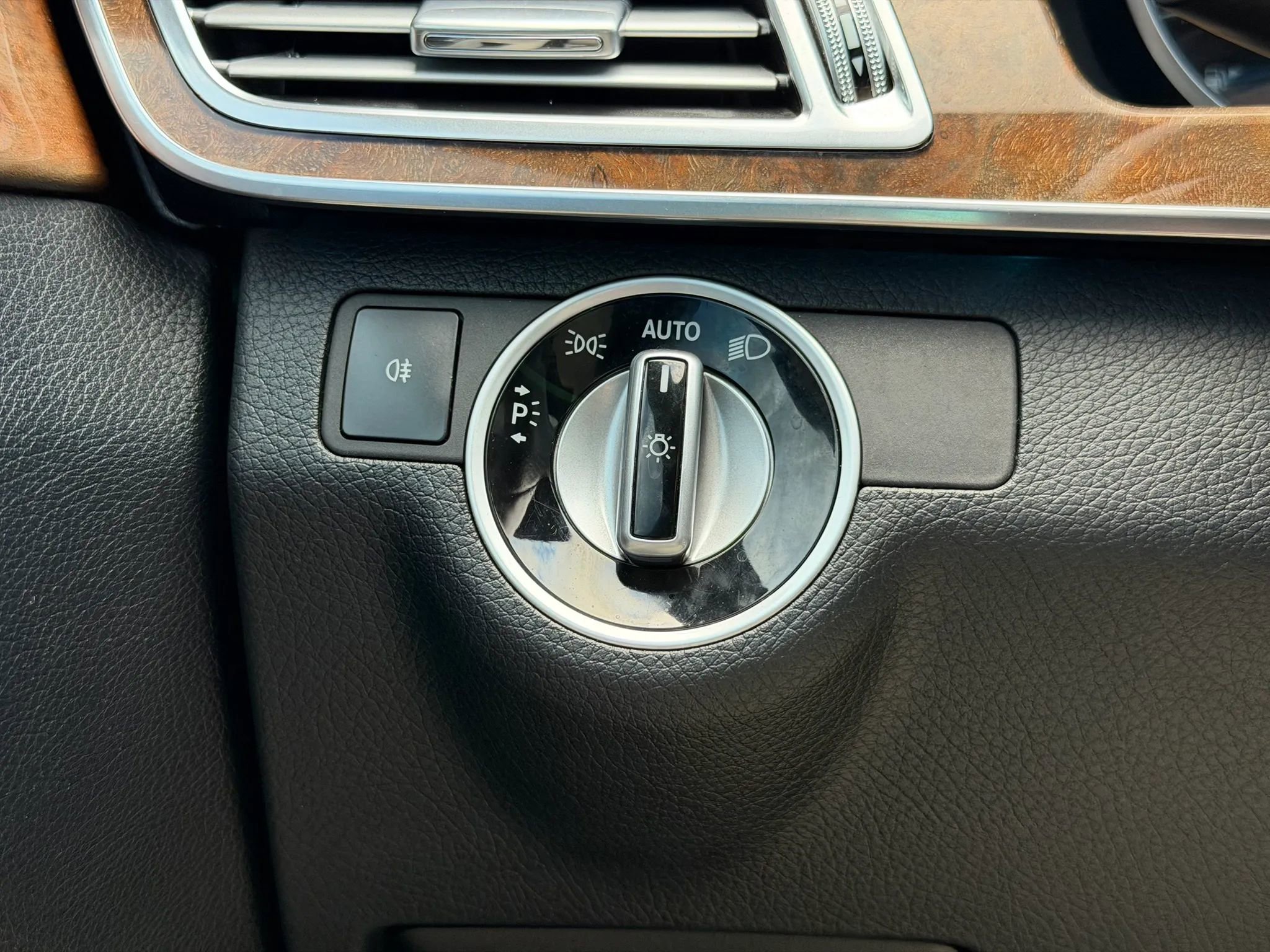 Used 2014 Mercedes-Benz E 350 Sedan image 34