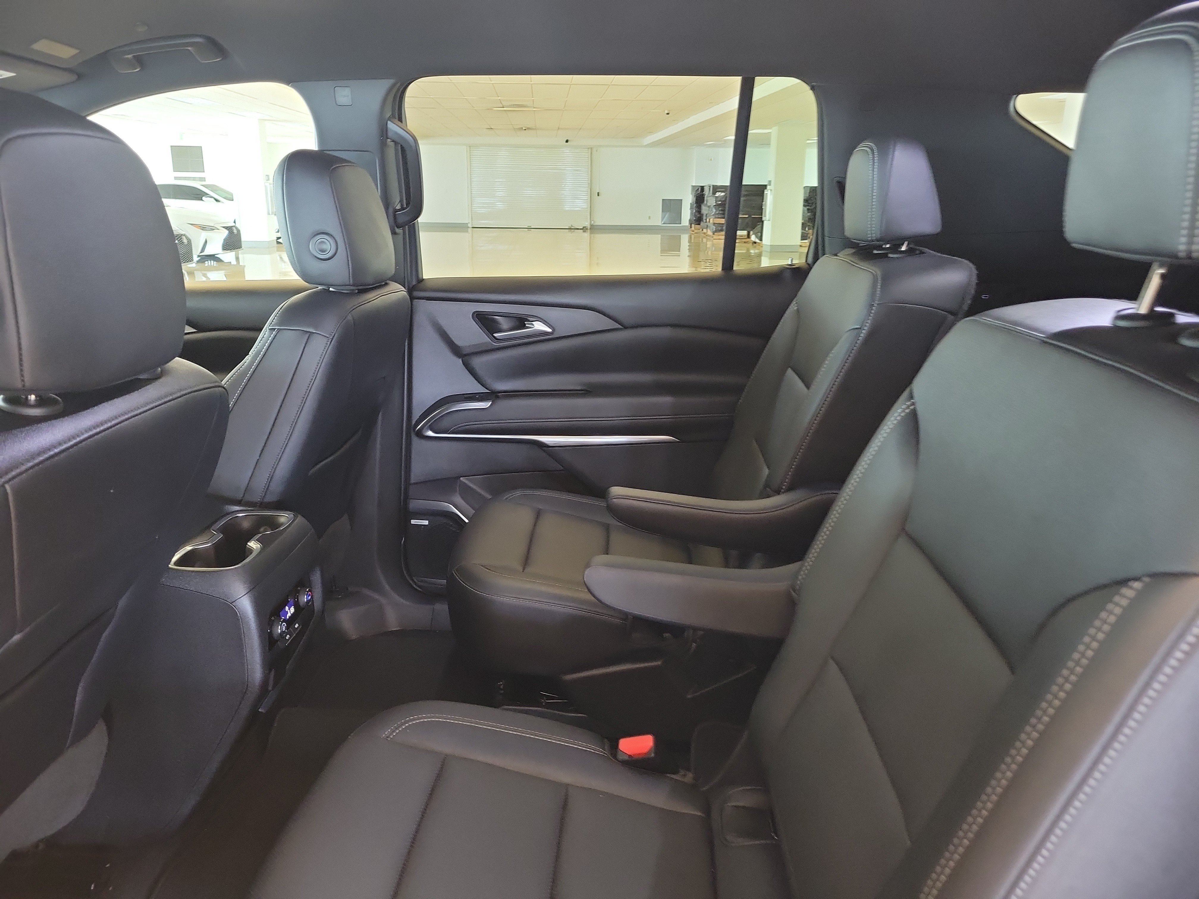 Used 2024 Chevrolet Traverse LT w/ Enhanced Driving Package FWD image 19