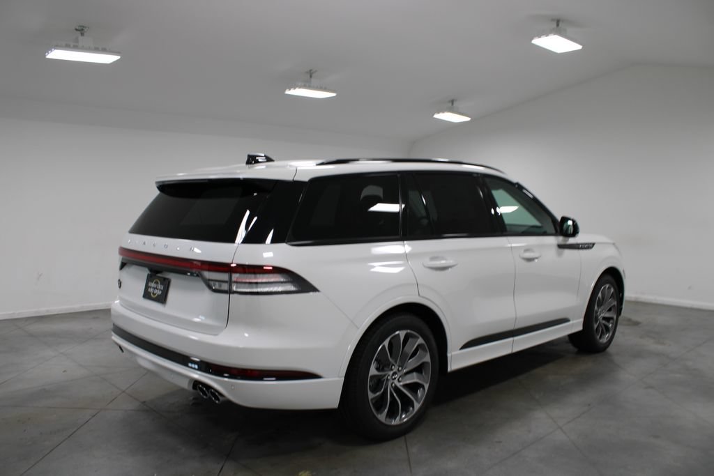 New 2026 Lincoln Aviator 2WD w/ Jet Appearance Package image 8