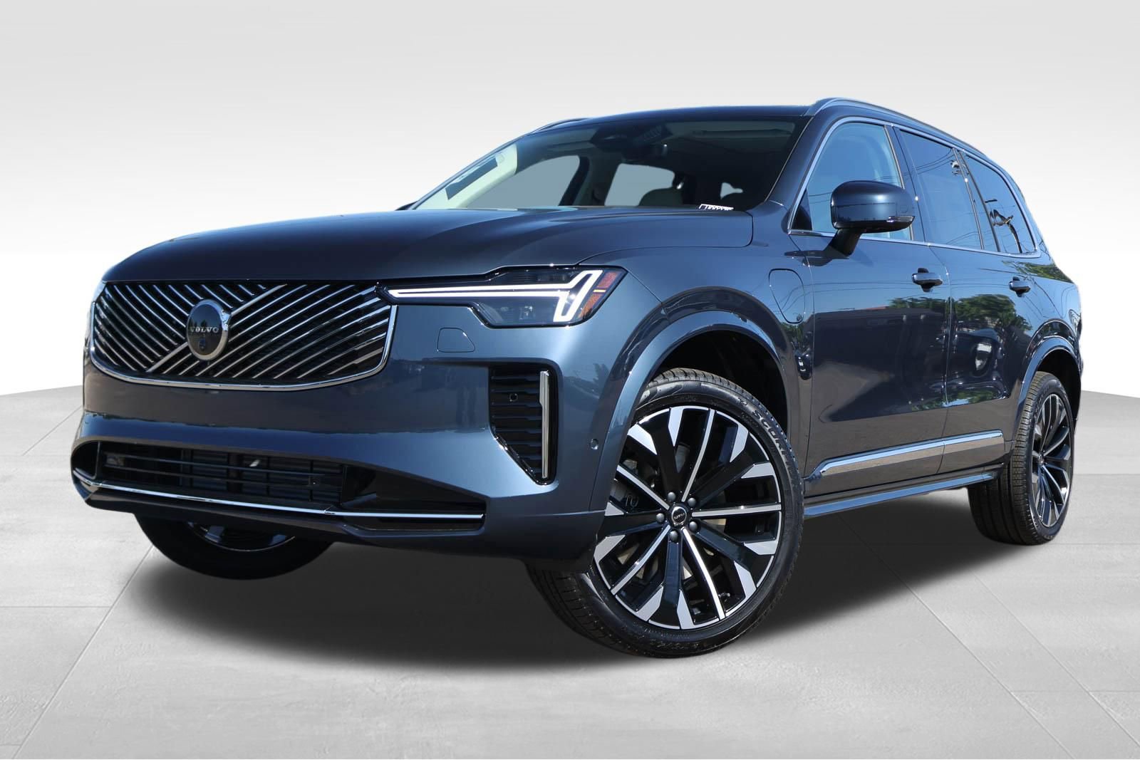 New 2026 Volvo XC90 T8 Ultra w/ Protection Package Premier