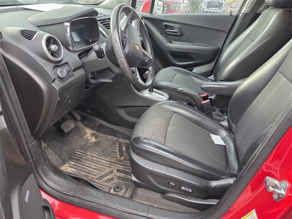 Used 2016 Chevrolet Trax LT w/ LT Sun and Sound Package image 9