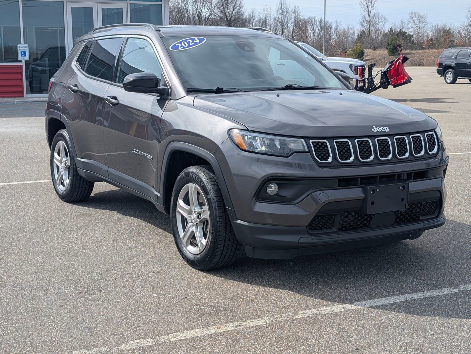 Used 2024 Jeep Compass Latitude image 3