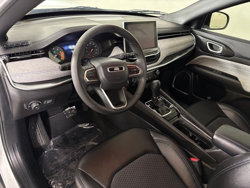 Used 2024 Jeep Compass Latitude AWD/4WD image 15