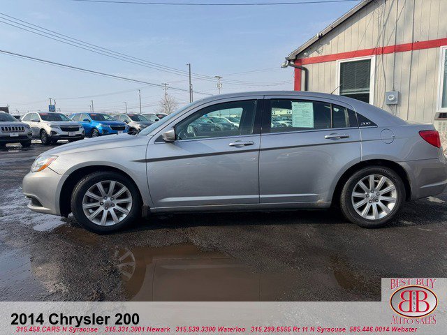 Used 2014 Chrysler 200 Touring image 3
