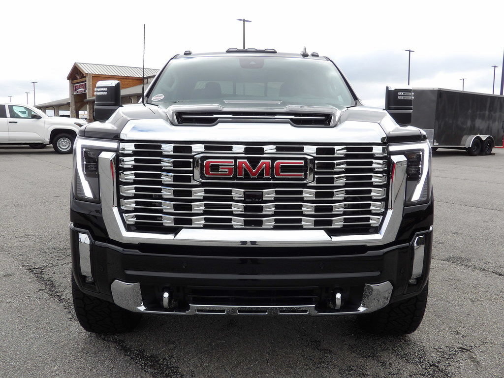 Used 2025 GMC Sierra 3500 Denali w/ Denali Reserve Package AWD/4WD image 12