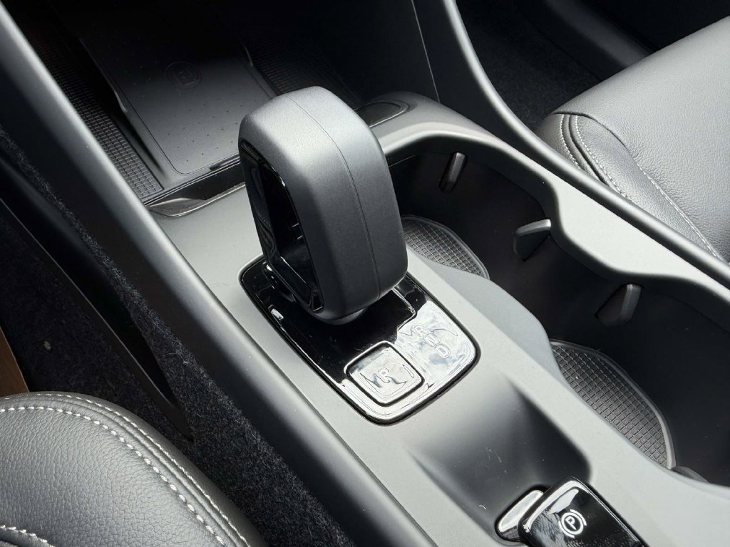 New 2026 Volvo XC40 B4 Core w/ Protection Package FWD image 6