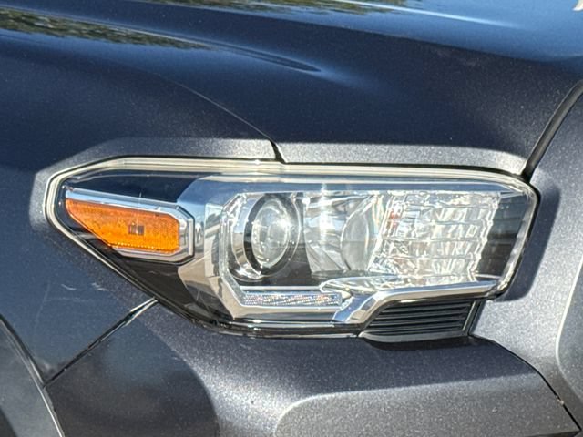 Used 2019 Toyota Tacoma TRD Off-Road w/ Technology Package AWD/4WD image 4