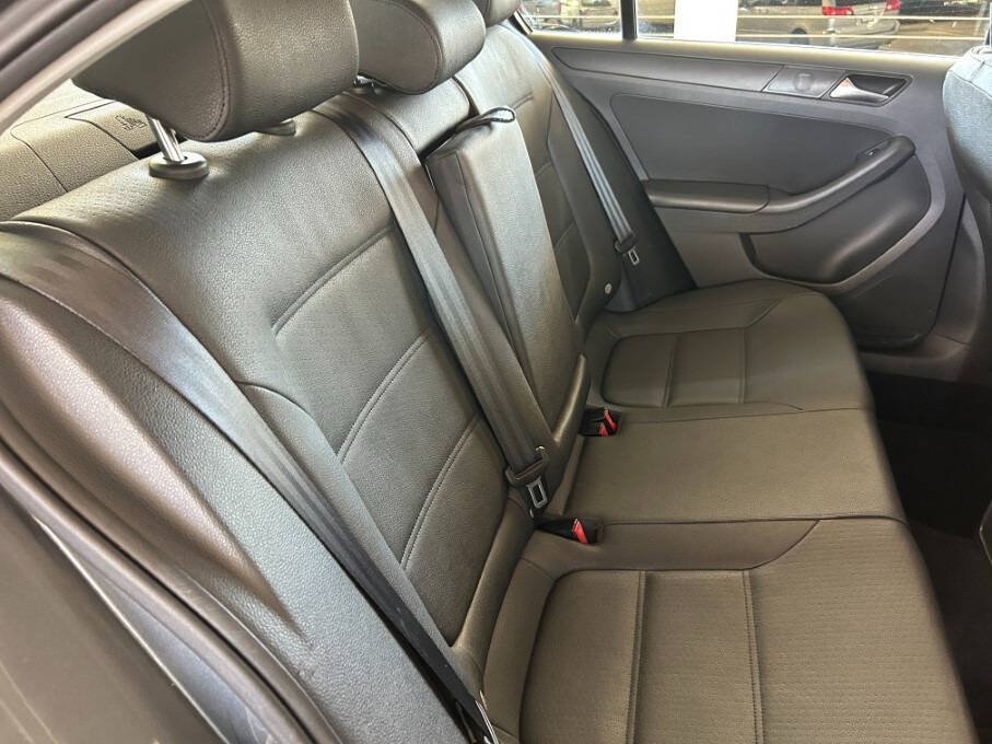 Used 2012 Volkswagen Jetta SE FWD image 24