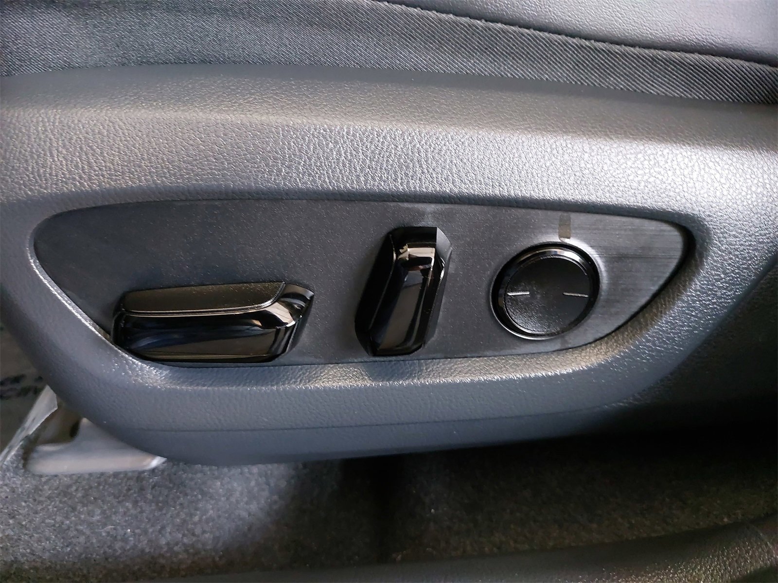 Used 2025 Lexus NX 350h AWD w/ Premium Package image 33