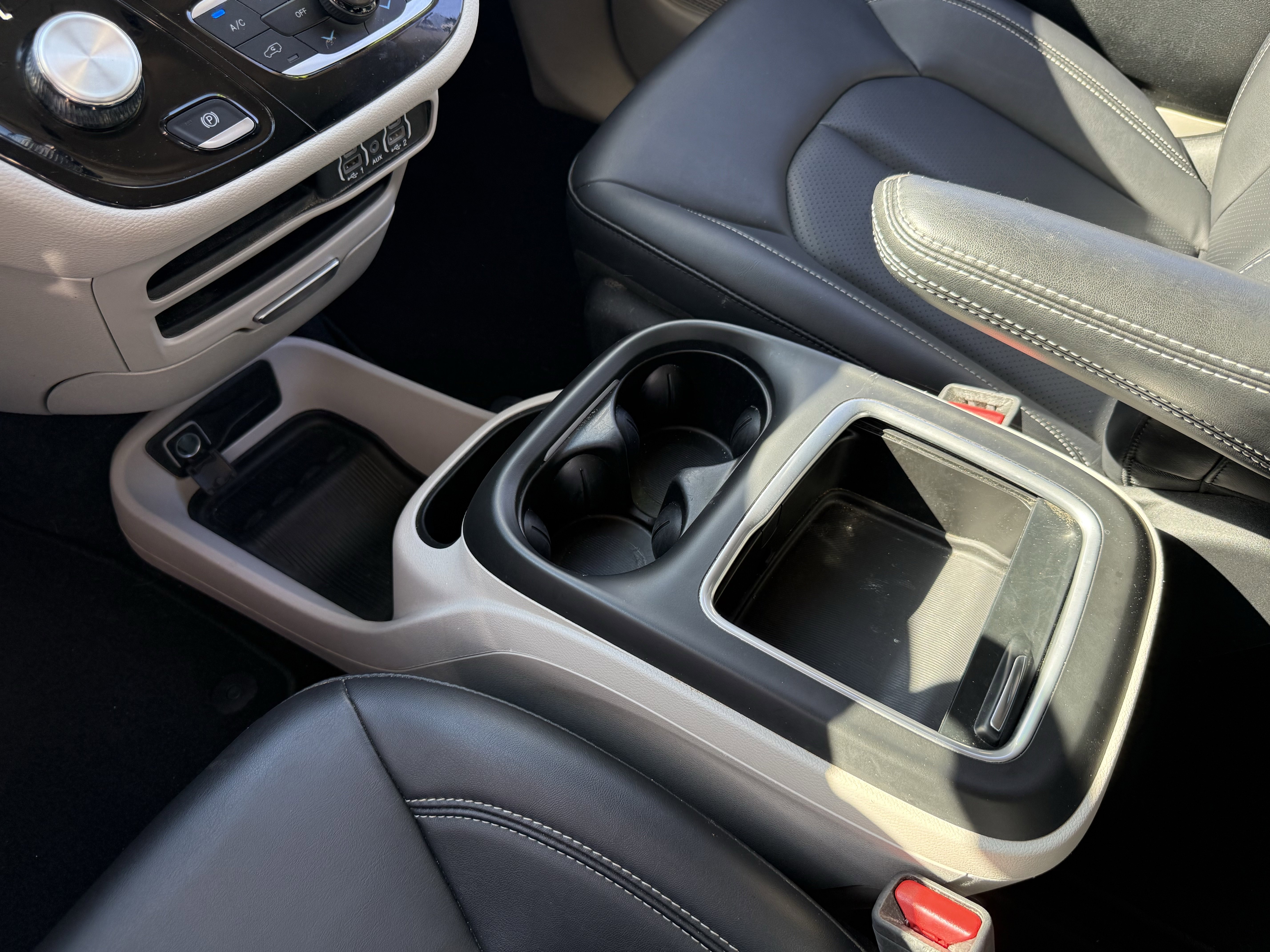 Used 2024 Chrysler Pacifica Touring-L image 20