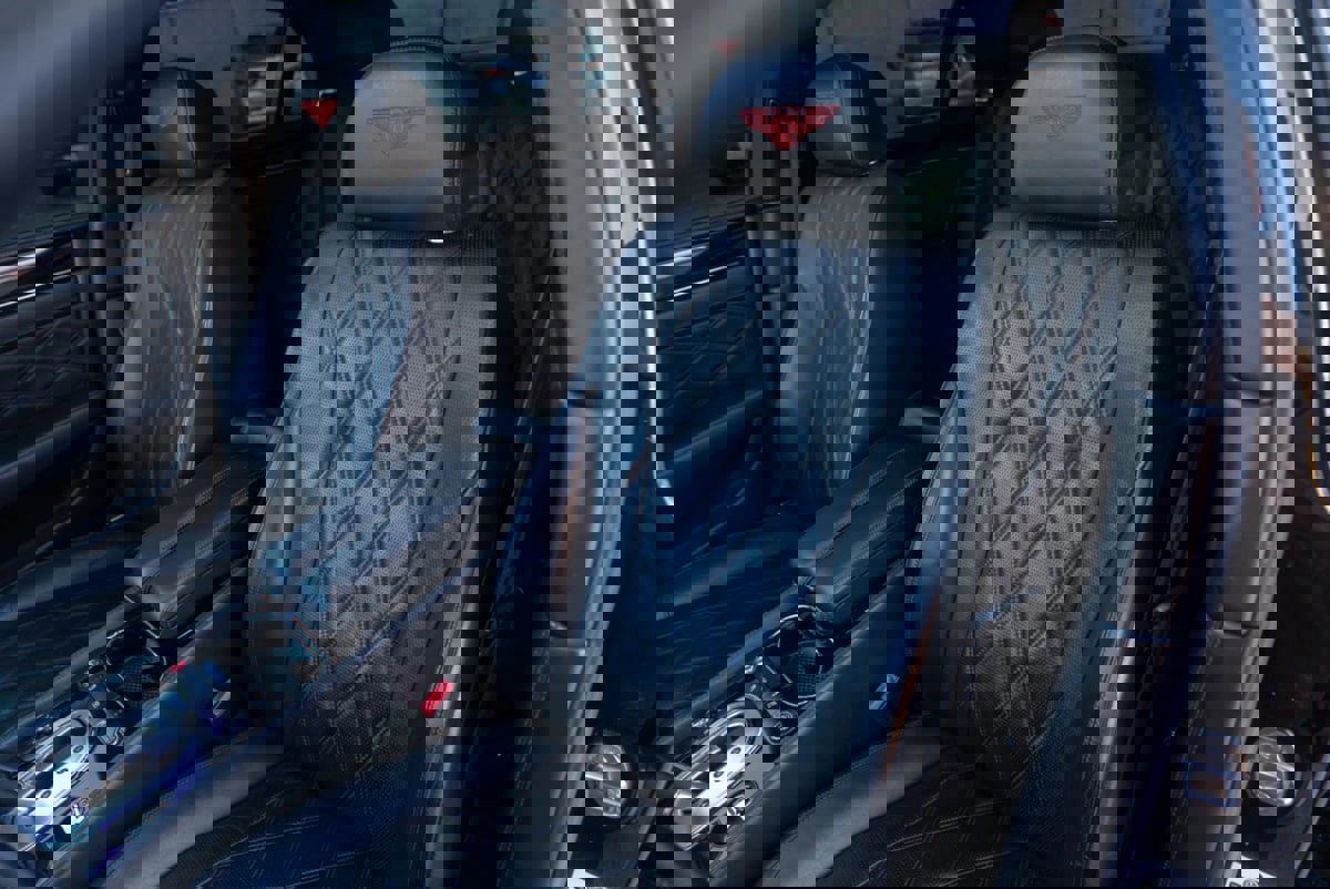 Used 2015 Bentley Flying Spur V8 image 98