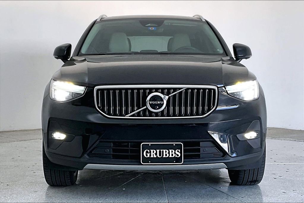 Used 2023 Volvo XC40 B5 Plus w/ Protection Package Premier AWD/4WD image 6
