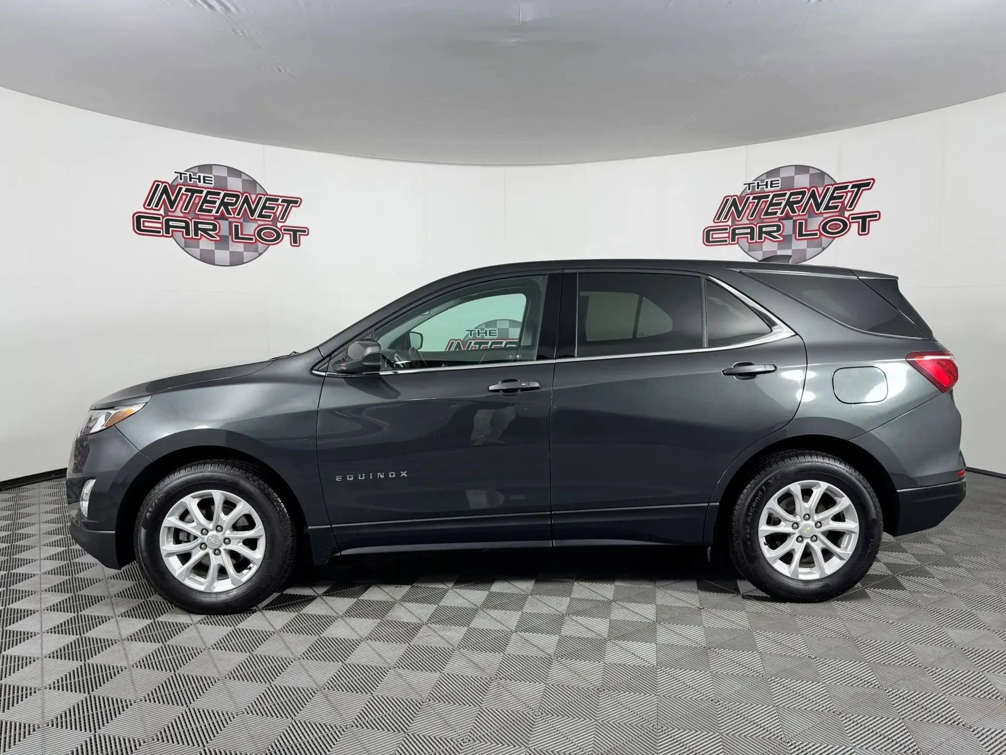 Used 2020 Chevrolet Equinox LT w/ Driver Convenience Package FWD image 4